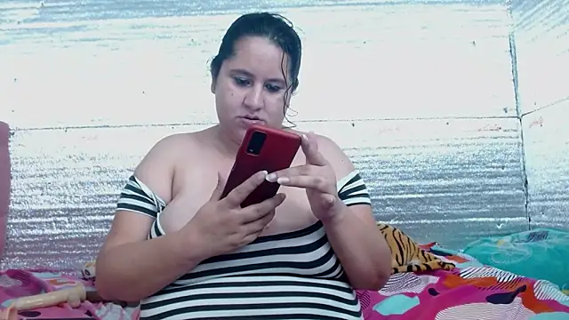 EMILY-NESSA online show from February 24, 2025, 10:25 pm