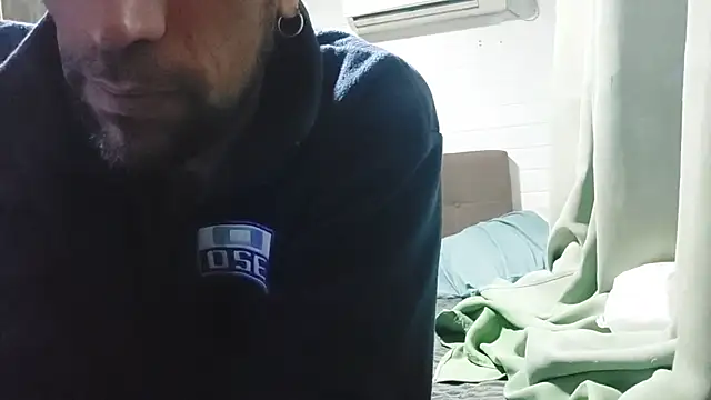 Hotcasados69 online show from May 2, 2026, 8:25 pm