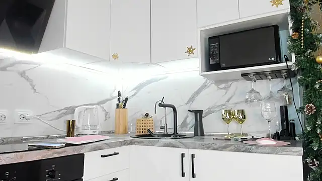 Snapshot of Lex_Love chatting on December 29, 2024, 5:01 pm Lex Love online show from December 29, 2024, 5:01 pm