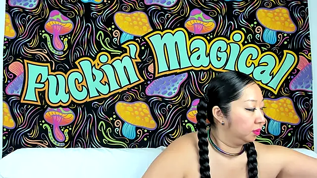 Lexie-Mack online show from November 12, 2025, 5:17 pm