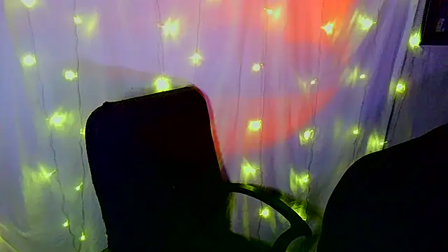 Victoria Marks online show from November 18, 2025, 11:37 pm