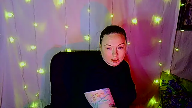 Victoria Marks online show from November 23, 2025, 9:36 pm