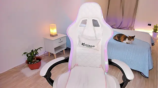 carleee winter online show from November 23, 2025, 12:42 am