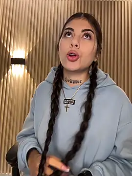 Sarasanders 4 online show from December 3, 2025, 5:08 am