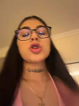 Sarasanders 4 online show from April 1, 2026, 3:19 am