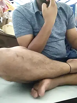 thebrownboi01 online show from October 23, 2025, 6:23 am