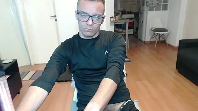 Snapshot of guachin_hunk chatting on May 4, 2026, 5:22 am guachin hunk online show from May 4, 2026, 5:22 am