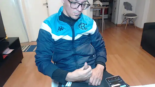 guachin hunk online show from June 18, 2026, 5:39 am
