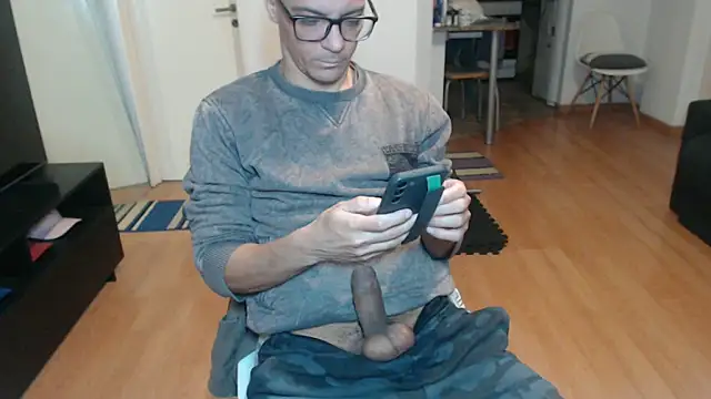 guachin hunk online show from June 25, 2026, 5:05 am