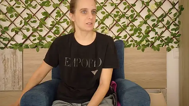 LadyChantale online show from November 3, 2025, 7:35 am