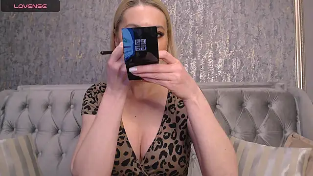 BlondieStar online show from November 9, 2025, 12:58 am