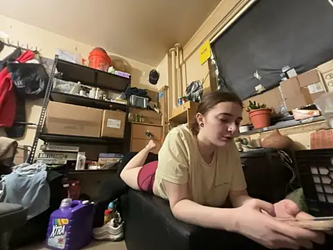 Snowbunnycake 131 online show from June 11, 2026, 6:05 pm
