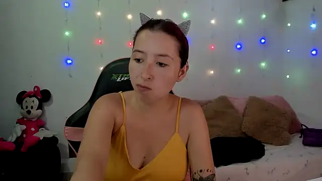 Snapshot of Ginger_Sweetty chatting on February 9, 2025, 1:11 am Ginger Sweetty online show from February 9, 2025, 1:11 am