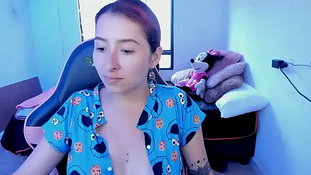 Snapshot of Ginger_Sweetty chatting on February 17, 2025, 10:16 pm Ginger Sweetty online show from February 17, 2025, 10:16 pm