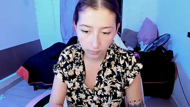 Snapshot of Ginger_Sweetty chatting on February 22, 2025, 11:46 pm Ginger Sweetty online show from February 22, 2025, 11:46 pm