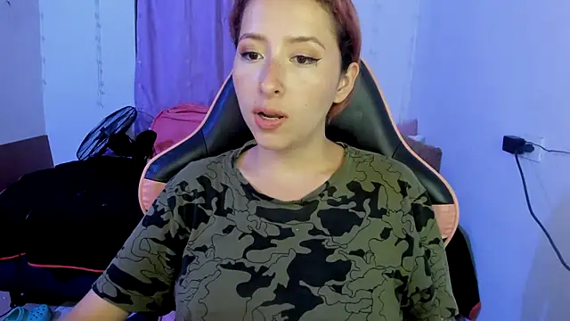 Snapshot of Ginger_Sweetty chatting on March 5, 2025, 11:49 pm Ginger Sweetty online show from March 5, 2025, 11:49 pm