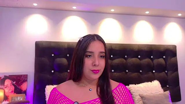 ValenScott1 online show from December 1, 2025, 1:34 pm