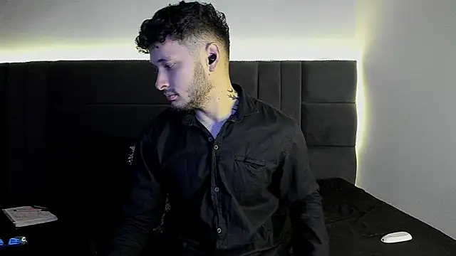 Snapshot of alejandro__2 chatting on September 19, 2025, 4:00 pm alejandro 2 online show from September 19, 2025, 4:00 pm