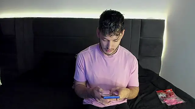 Snapshot of alejandro__2 chatting on October 11, 2025, 2:40 pm alejandro 2 online show from October 11, 2025, 2:40 pm