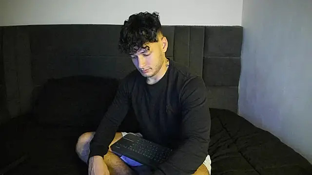 Snapshot of alejandro__2 chatting on January 13, 2026, 1:42 am alejandro 2 online show from January 13, 2026, 1:42 am