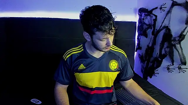 Snapshot of alejandro__2 chatting on November 4, 2025, 10:46 pm alejandro 2 online show from November 4, 2025, 10:46 pm