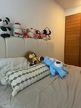 Snapshot of oriana_zoeee chatting on February 25, 2026, 11:37 pm oriana zoeee online show from February 25, 2026, 11:37 pm