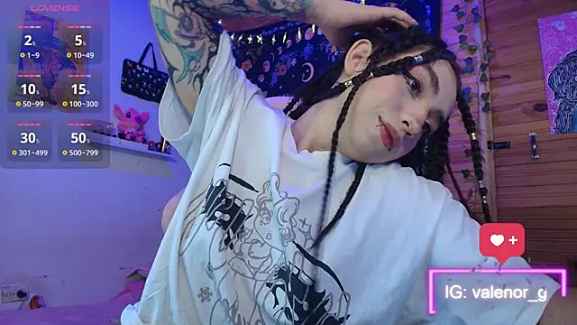 valenor  online show from November 19, 2025, 3:06 am