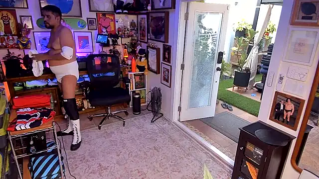 Briefs bud online show from December 8, 2024, 11:40 pm