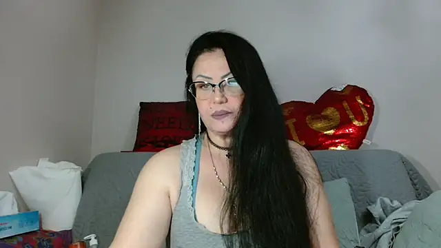 Snapshot of x__KHALEESI__x chatting on October 22, 2025, 5:45 pm x KHALEESI x online show from October 22, 2025, 5:45 pm