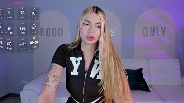NiaHolland online show from July 11, 2026, 7:47 pm