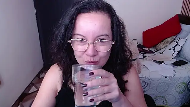 Sonialorens  online show from January 8, 2026, 3:07 pm