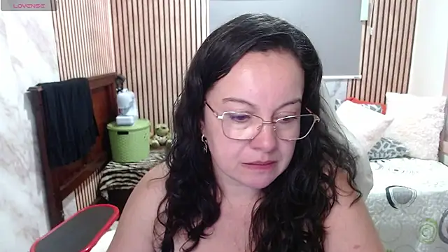 Snapshot of Sonialorens_ chatting on May 19, 2026, 9:33 pm Sonialorens online show from May 19, 2026, 9:33 pm