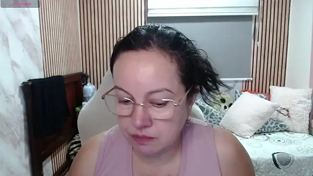 Snapshot of Sonialorens_ chatting on May 20, 2026, 4:04 pm Sonialorens online show from May 20, 2026, 4:04 pm