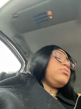 IamSashaLuv online show from December 19, 2025, 1:46 pm