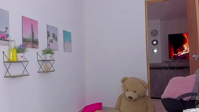 Emma lean online show from November 25, 2025, 12:49 pm