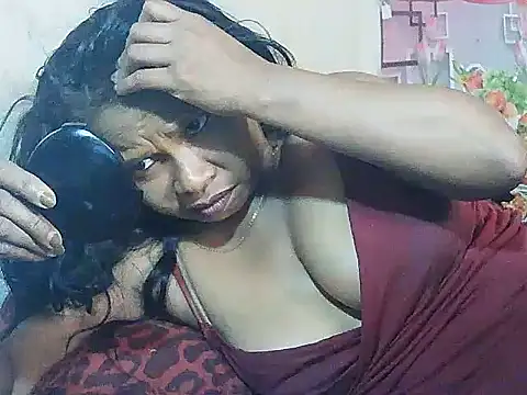 Snapshot of Hyncam chatting on October 2, 2025, 6:39 am Hyncam online show from October 2, 2025, 6:39 am