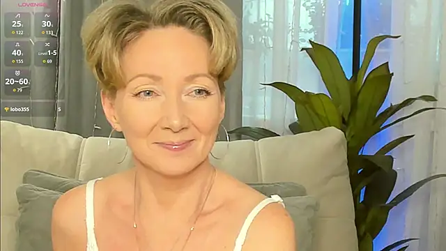 Snapshot of AkexandraFix chatting on February 20, 2026, 2:08 pm AkexandraFix online show from February 20, 2026, 2:08 pm