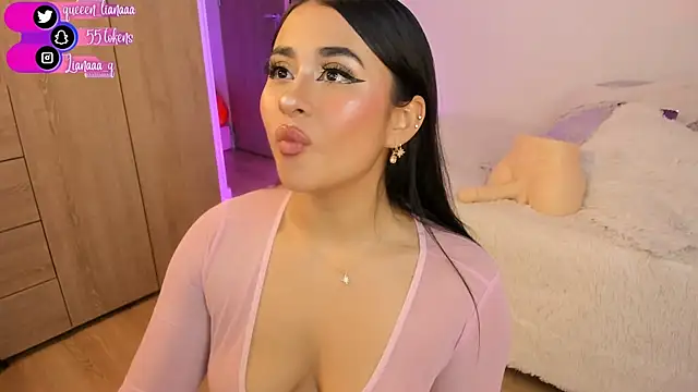 Snapshot of Queen_liana chatting on January 21, 2025, 5:49 am Queen liana online show from January 21, 2025, 5:49 am