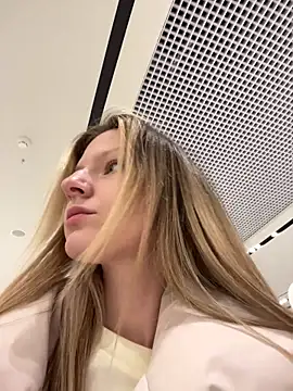 Snapshot of MaryHiggins chatting on April 16, 2026, 12:17 pm MaryHiggins online show from April 16, 2026, 12:17 pm