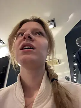 Snapshot of MaryHiggins chatting on March 29, 2026, 1:35 pm MaryHiggins online show from March 29, 2026, 1:35 pm