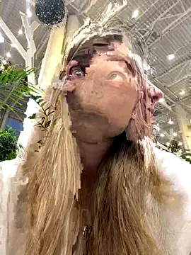 MaryHiggins online show from December 20, 2025, 12:52 pm