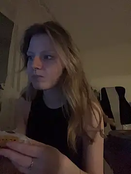 Snapshot of MaryHiggins chatting on March 25, 2026, 7:35 pm MaryHiggins online show from March 25, 2026, 7:35 pm