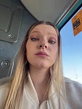 Snapshot of MaryHiggins chatting on April 11, 2026, 1:37 pm MaryHiggins online show from April 11, 2026, 1:37 pm