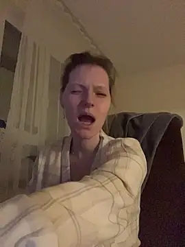 Snapshot of MaryHiggins chatting on April 1, 2026, 7:55 pm MaryHiggins online show from April 1, 2026, 7:55 pm