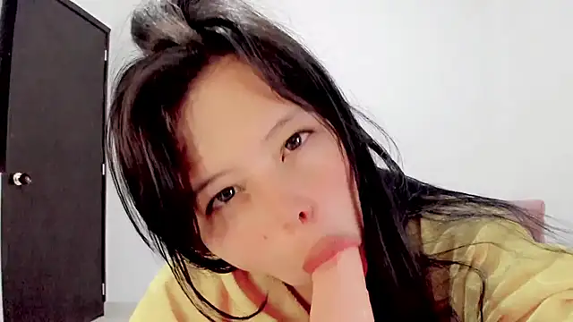 Snapshot of ariakyubi chatting on February 8, 2025, 9:03 am ariakyubi online show from February 8, 2025, 9:03 am