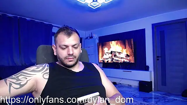 dyllan dom  online show from April 30, 2026, 9:52 pm
