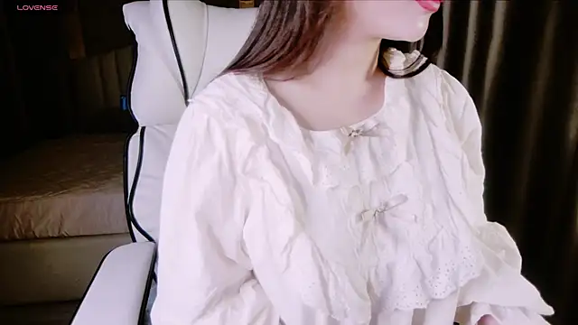 Snapshot of Girl__Funny chatting on March 3, 2025, 6:13 pm Girl Funny online show from March 3, 2025, 6:13 pm