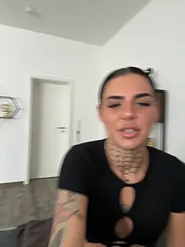 LexiCoco online show from October 3, 2025, 9:33 am