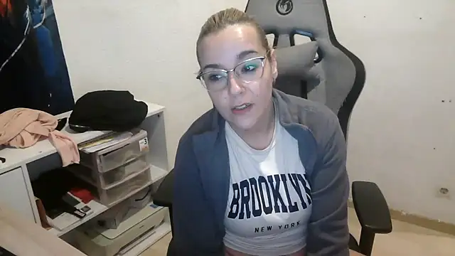 Snapshot of bekka__ chatting on February 18, 2026, 8:27 pm bekka online show from February 18, 2026, 8:27 pm