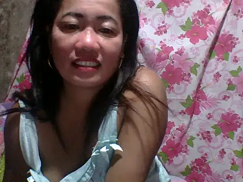Snapshot of pinaySandra chatting on October 15, 2025, 1:30 pm pinaySandra online show from October 15, 2025, 1:30 pm
